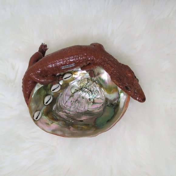 Unique Vintage Taxidermy Alligator Abalone Shell - Picture 2 of 2